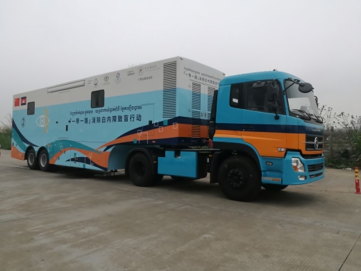 眼科手術車 (2)