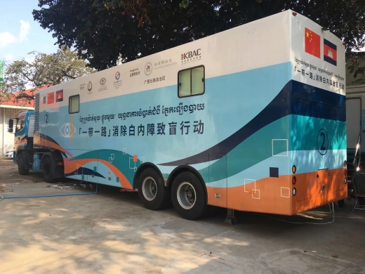 眼科手術車 (1)