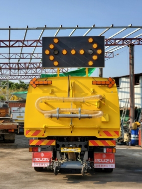ISUZU掃街車1