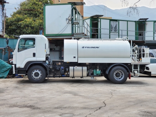 ISUZU水車1